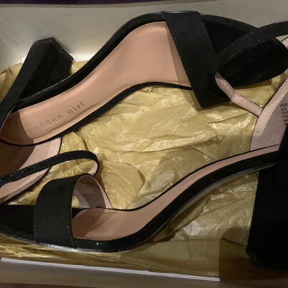 Brand new black heels - Picture 2 of 3